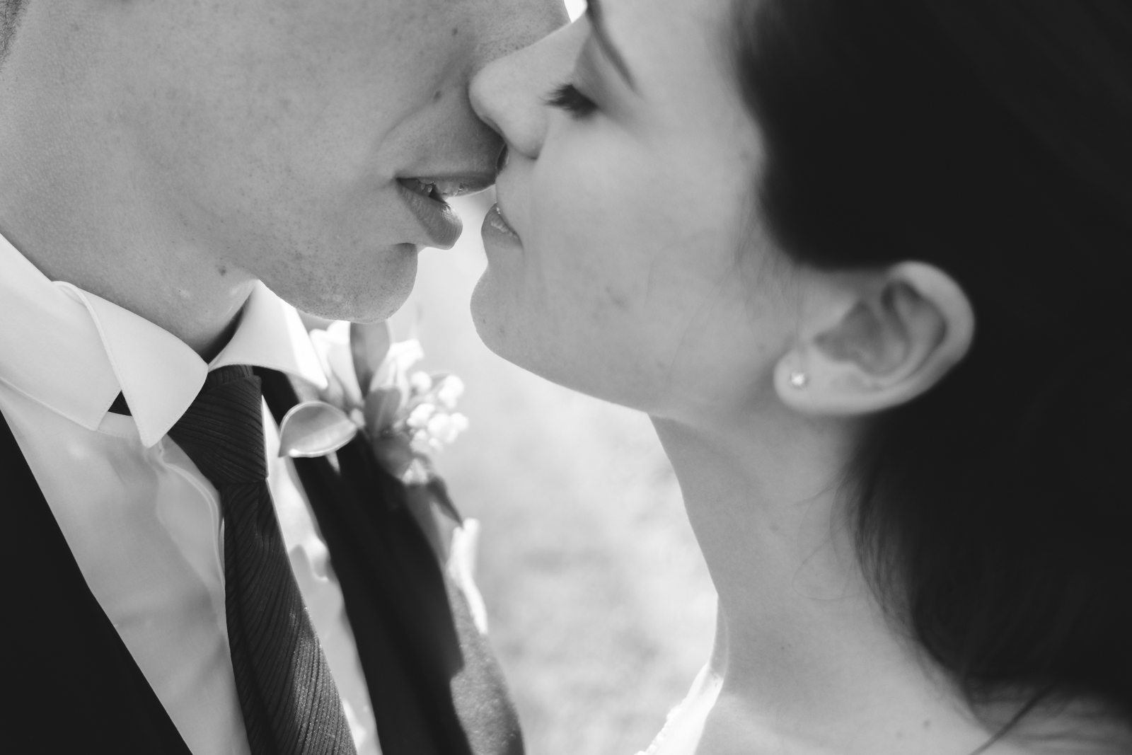 Modern Wedding Kiss